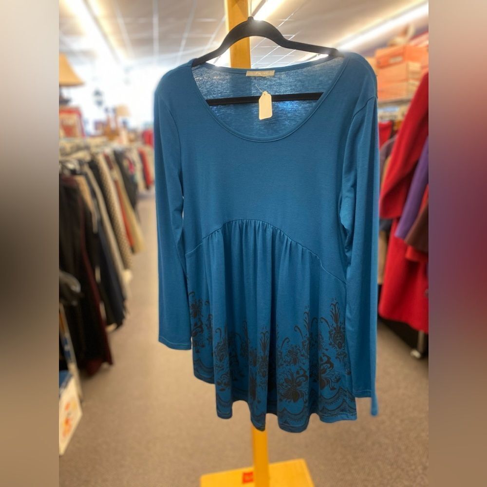 🛍️ 🎈Lg Vanity blue top Furnex ladies